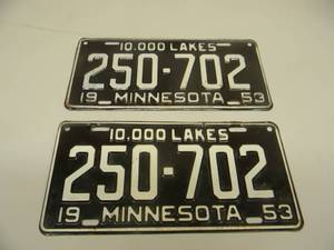 lot 81 image: VINTAGE SET OF 1953 MINNESOTA LICENSE PLATES - NICE - SEE PICTURES