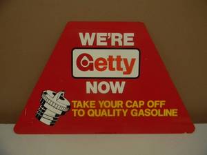 lot 101 image: VINTAGE NOS 1983 GETTY GASOLINE OIL GAS STATION PUMP TOPPER SIGN ADVERTISEMENT - NICE - APPROX 16 BY 9 12 - SEE PICTURES