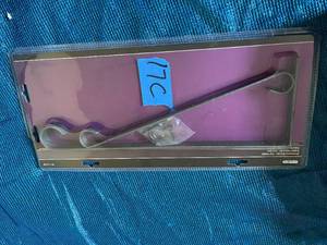 lot 17B image: 20 lb. 15 in. x 5-38 in. Pewter Ornamental Bracket by Onward