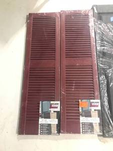 lot 59 image: Assorted lot of window shutters