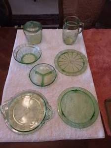 lot 5 image: 7-Piece Green Depression Glass