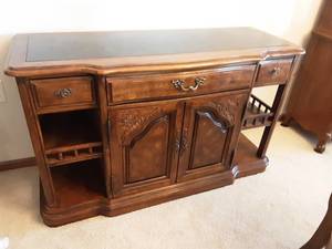 lot 3 image: Bernhardt Furniture Company-Sideboard Server 52x20x31