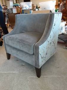 lot 18 image: Sam Moore Pub Chair 30x29