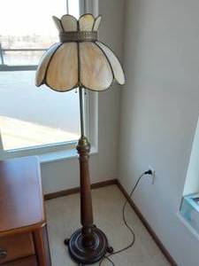 lot 19 image: Vintage Floor Lamp With Glass Shade 58