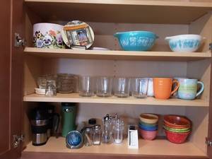 lot 42 image: Content Of Cupboard Vintage Pyrex, Flower Box Luncheon Set & More