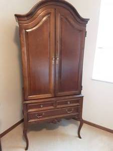 lot 64 image: 2-Door Lexington Armoire 34x21x75