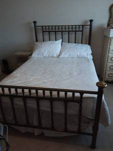 lot 76 image: Vintage Full Size Brass Bed 54x80-Includes Patchwork Quilt & Bedding