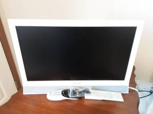 lot 88 image: Vizio 21 Flat Screen TV With Remote
