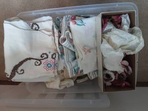 lot 95 image: Contents Of Tote With Lid