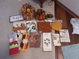 lot 96 image: Fall Decor & Mostly New Kitchen Linens
