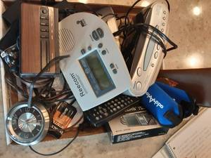 lot 110 image: Clock Radios