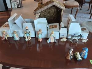 lot 126 image: Goebel Nativity Scene