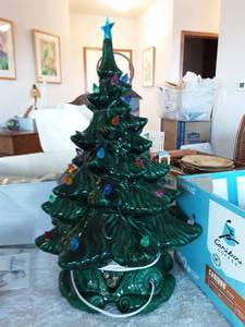 lot 136 image: Ceramic Tree 17