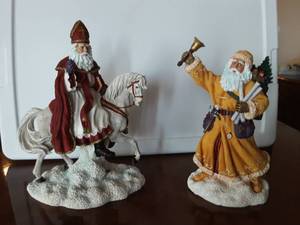 lot 146 image: Pipka Sinter Klaas & Carpenter Santa