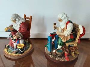 lot 155 image: Pipka Santas Spotted Grey, The Shoemaker Santa