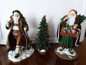 lot 166 image: Pipka Swiss Father Christmas, Tree With Bows, The Christmas Peddler