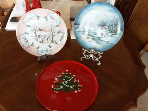 lot 174 image: 2-Hand Painted Plates With Easels & 1-Waechtersbach Plate