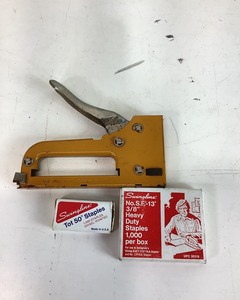 lot 280 image: Stapler Set