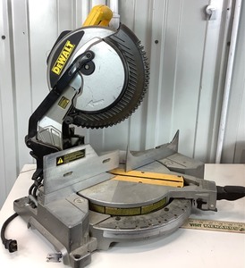 lot 363 image: DeWalt 10 Compound Miter Saw