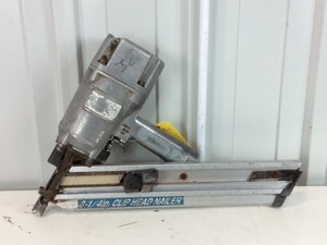 lot 105 image: Clip Head Nailer