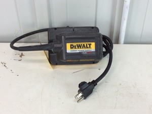 lot 117 image: DeWalt Battery Charger