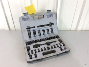 lot 379 image: Husky 38 inch Socket Wrench Set