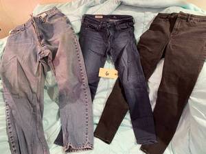 lot 6 image: 3 PAIR WOMENS JEANS Levis 550 size...