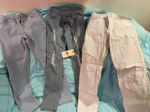 lot 9 image: 3 PAIR WOMENS JEANS Levis white 55...