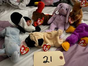 lot 21 image: 7 Beanie Babies Floppity style 4118...
