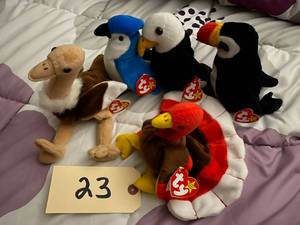lot 23 image: 5 bird Beanie Babies Rocket, Puffer...