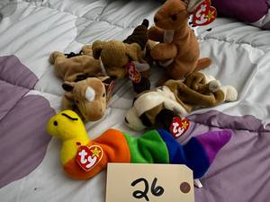 lot 26 image: 5 Beanie Babies Pouch style 4161, T...