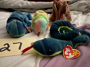 lot 27 image: 5 Beanie Babies Rainbow, Rainbow, H...