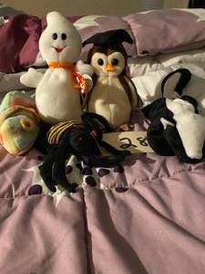 lot 28 image: 5 Beanie Babies Spooky style 4090, ...