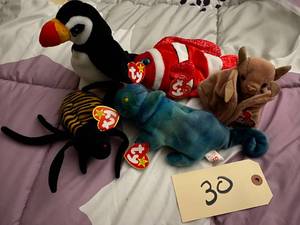 lot 30 image: 5 Beanie Babies Jester, Spinner sty...