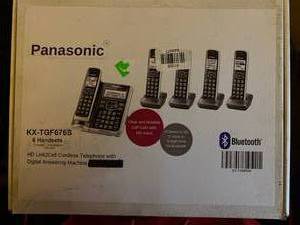 lot 52 image: Panasonic 6 handsets HD Link to Cel...