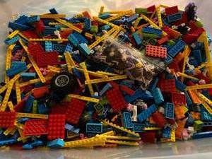 lot 75 image: Large tub 12 full of Legos and Le...