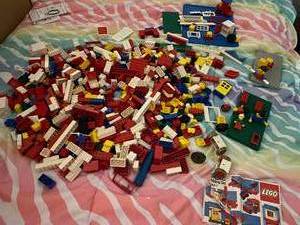 lot 76 image: Vintage lot of Legos with people a...