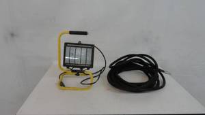lot 10 image: Work Light & Air Hose