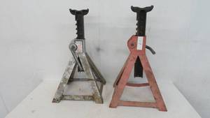 lot 17 image: Jack Stands 6 Ton