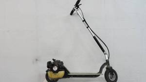 lot 28 image: Mosouito DX26 Scooter & Parts
