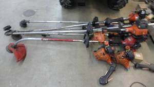 lot 30 image: 8 - Echo Weed Whippers