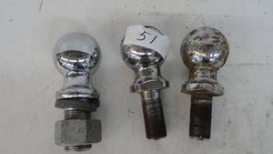 lot 51 image: 2 - 2 516 Balls