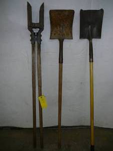 lot 64 image: ShovelsDigging Tools