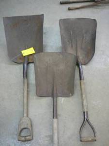 lot 69 image: 3 Scoop Shovels