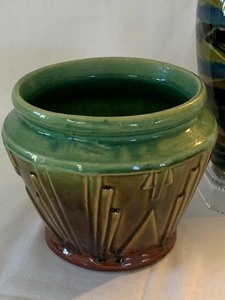 lot 19 image: Two Vintage Pottery Items