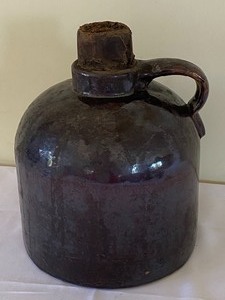 lot 6 image: Vintage Brown Red Wing Jug w Stopper