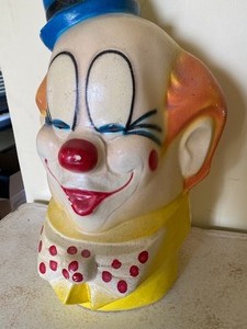 lot 3 image: Super Fun Jumbo Sized Clown Chalk Ware Bank