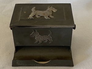 lot 10 image: Vintage Scotty Dog Cigarette Dispenser