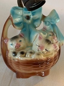 lot 24 image: Vintage Adorable Ceramic Wall Mounted Kitten Lamp