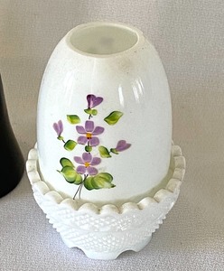 lot 28 image: Fenton Milk Glass Fairy Light